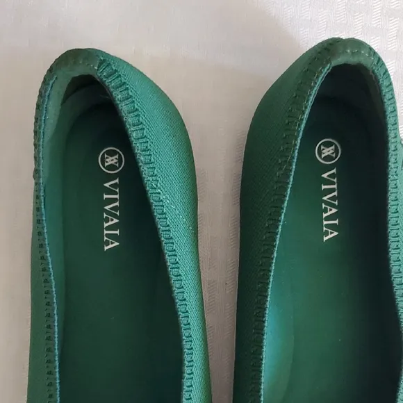VIVAIA NWOT Green Pointed Toe Flats for Everyday Comfort
