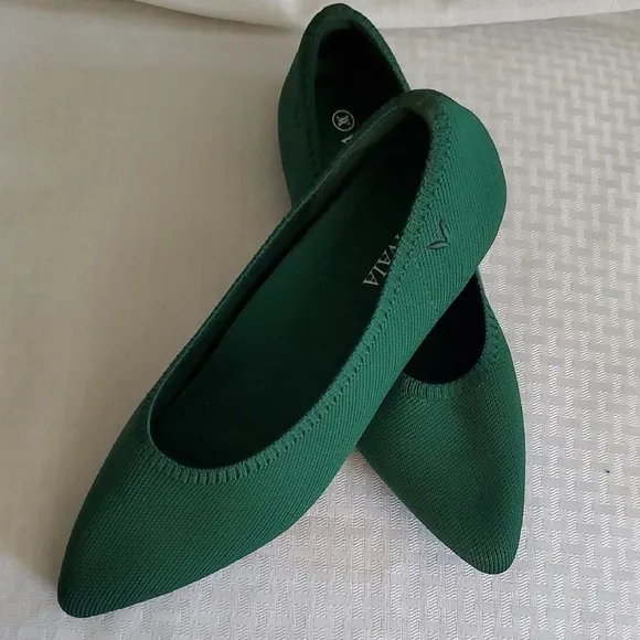 VIVAIA NWOT Green Pointed Toe Flats for Everyday Comfort