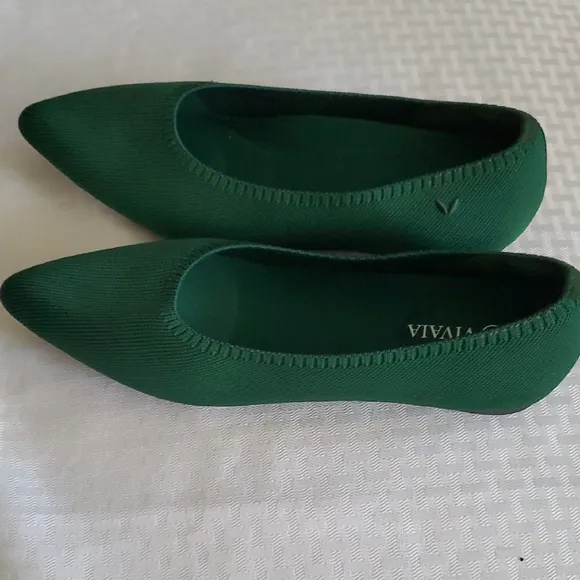 VIVAIA NWOT Green Pointed Toe Flats for Everyday Comfort