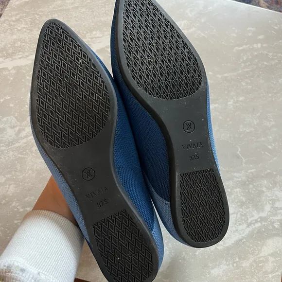 Vivaia Pointed-Toe V-Cut Flats (Valencia 2.0)- Colorblock Blue