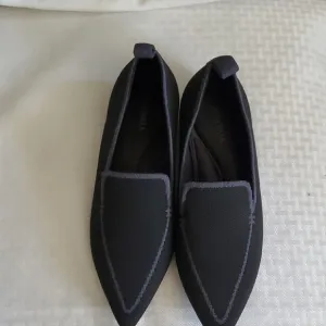 VIVAIA Sleek Black Slipon  Flats Sz 8