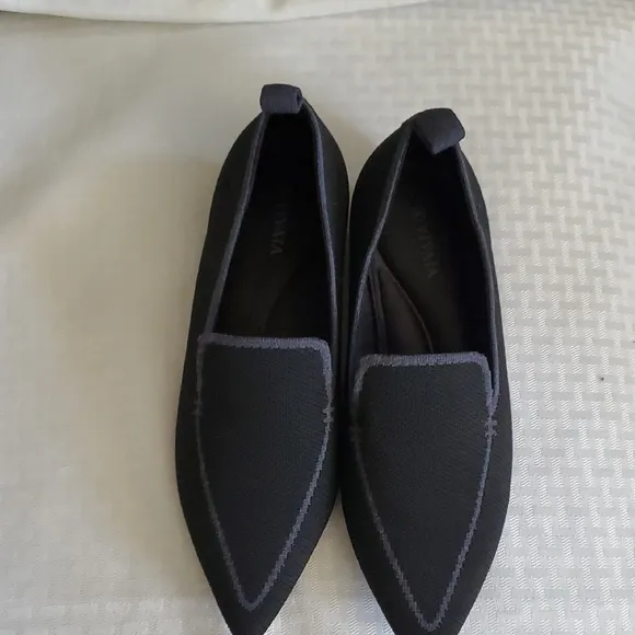 VIVAIA Sleek Black Slipon  Flats Sz 8