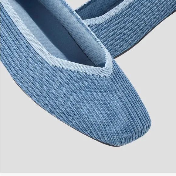 Vivaia SZ 10.5 denim blue square toe V cut flats.