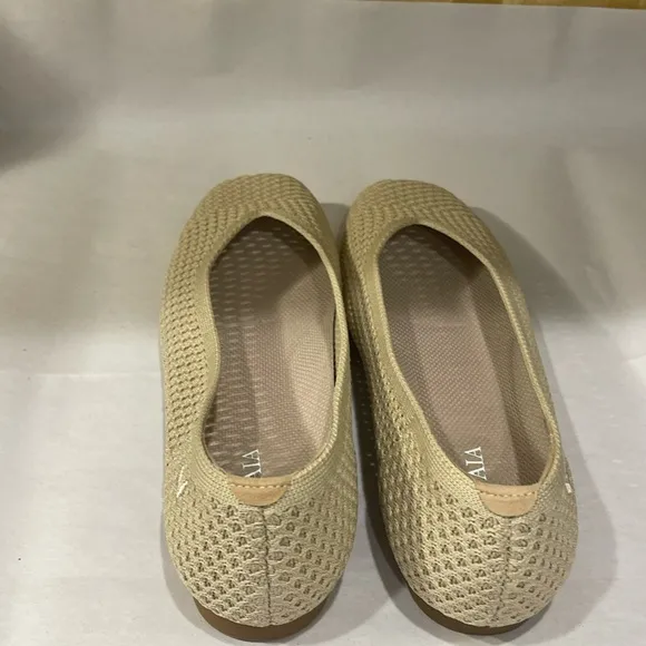 VIVAIA Women's Margot Walker Square-Toe V-Cut Flats LV5 Almond Mesh 2.0