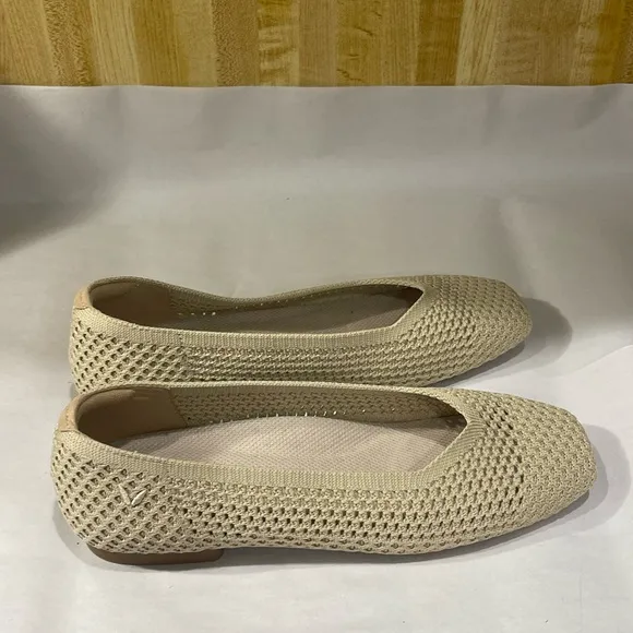VIVAIA Women's Margot Walker Square-Toe V-Cut Flats LV5 Almond Mesh 2.0