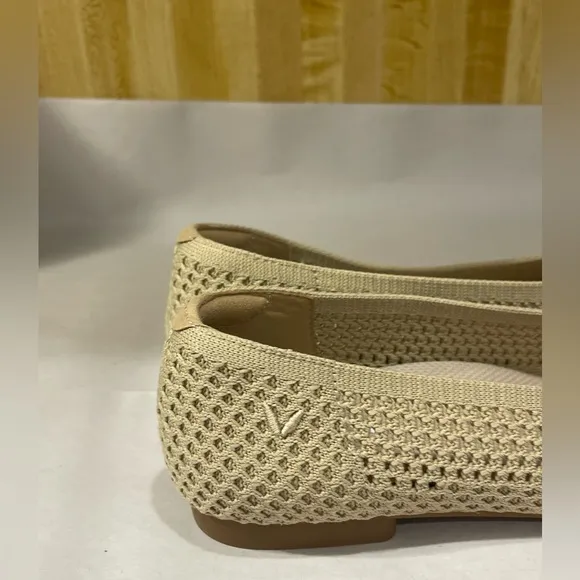 VIVAIA Women's Margot Walker Square-Toe V-Cut Flats LV5 Almond Mesh 2.0