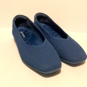 Vívala Women’s Lightweight Square-Toe V-Cut Flats (Margot Walker)