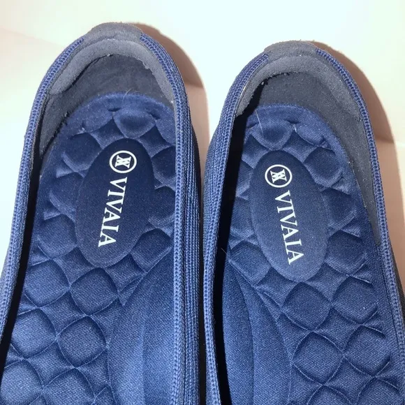 Vívala Women’s Lightweight Square-Toe V-Cut Flats (Margot Walker)