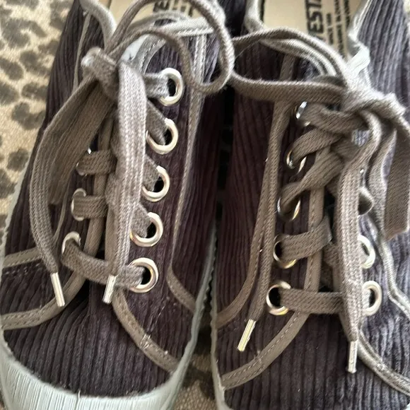 Women’s 38 gray corduroy designer lace up low top charcoal platform sneakers