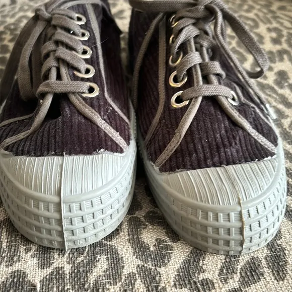 Women’s 38 gray corduroy designer lace up low top charcoal platform sneakers