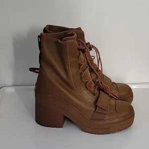 Women's Converse gr82 Chuck Taylor Brown Leather combat Boots