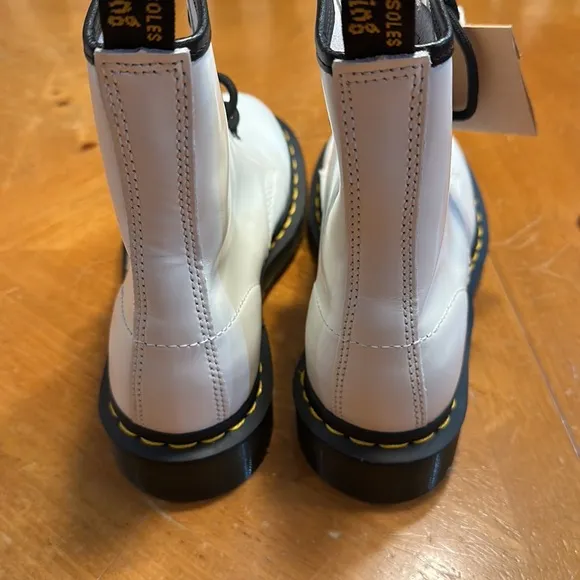 Women’s Dr. Martens 11821 1460 Smooth Leather Combat Boots White / Black NEW