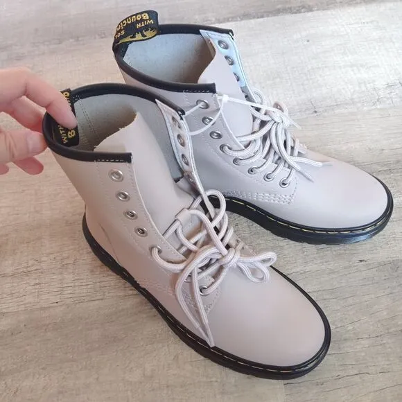WOMEN'S DR. MARTENS TAUPE ZAVALA COMBAT BOOTS Size M5 L6