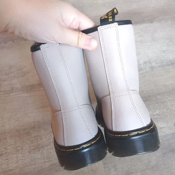 WOMEN'S DR. MARTENS TAUPE ZAVALA COMBAT BOOTS Size M5 L6