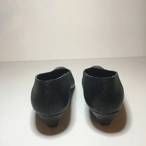 Women’s Navy Stewart Weitzman Slip-On Flats with Textured Surface Size 7 NWOB