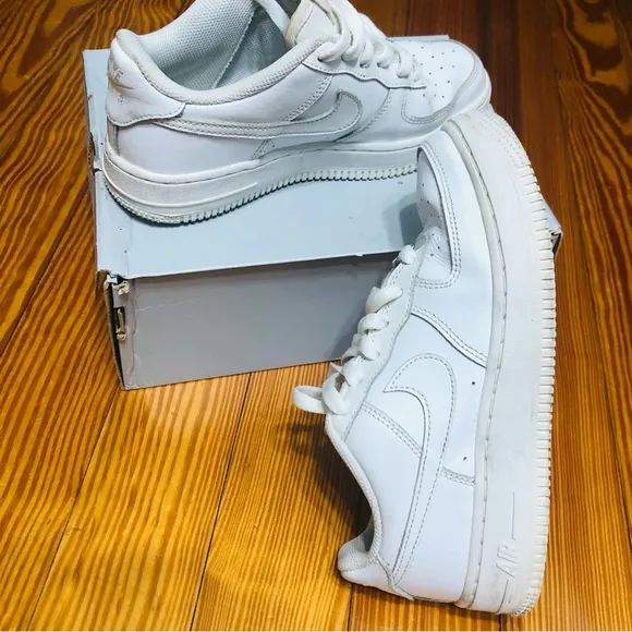 Women’s Nike airforce  1 platform  low lace up Sneakers white.7
