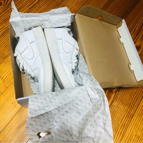 Women’s Nike airforce  1 platform  low lace up Sneakers white.7