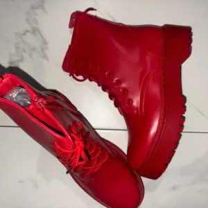 Women’s RED COMBAT BOOTS SIZE 9 NWB