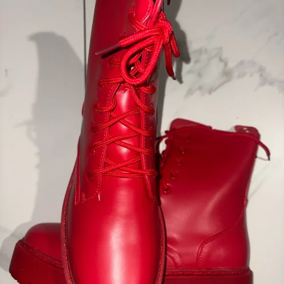 Women’s RED COMBAT BOOTS SIZE 9 NWB