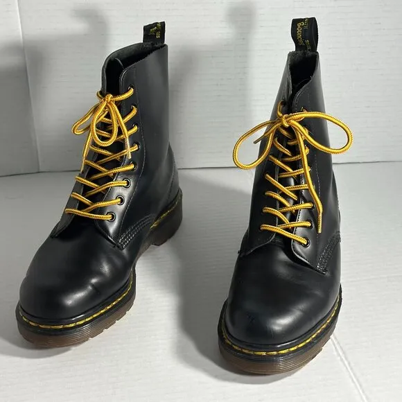 WOMEN'S SIZE 6 DR MARTENS BLACK BOOTS
