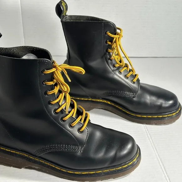 WOMEN'S SIZE 6 DR MARTENS BLACK BOOTS