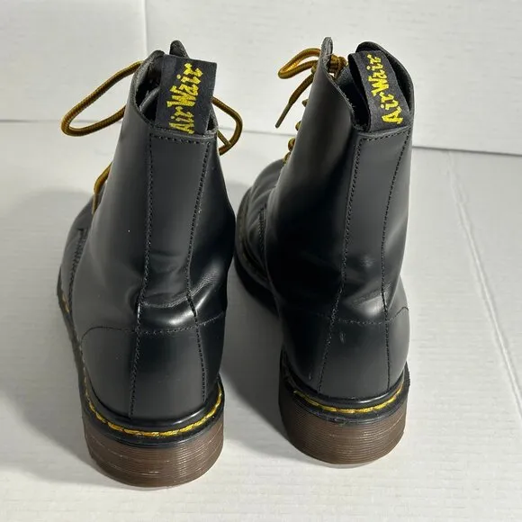 WOMEN'S SIZE 6 DR MARTENS BLACK BOOTS