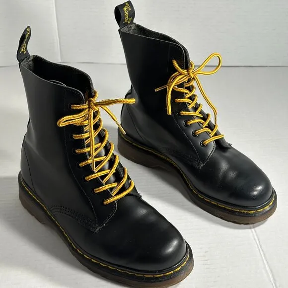 WOMEN'S SIZE 6 DR MARTENS BLACK BOOTS
