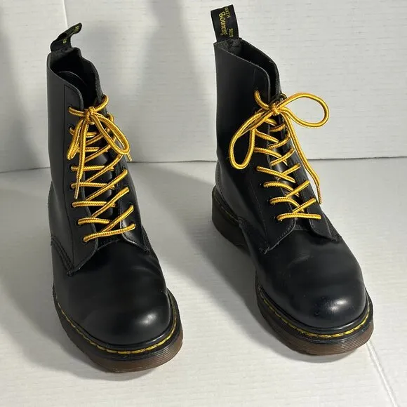 WOMEN'S SIZE 6 DR MARTENS BLACK BOOTS