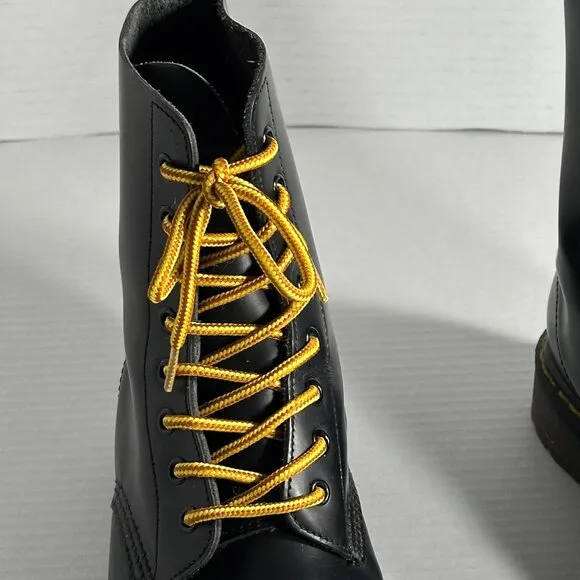 WOMEN'S SIZE 6 DR MARTENS BLACK BOOTS