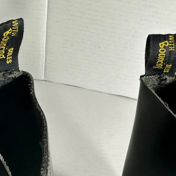 WOMEN'S SIZE 6 DR MARTENS BLACK BOOTS