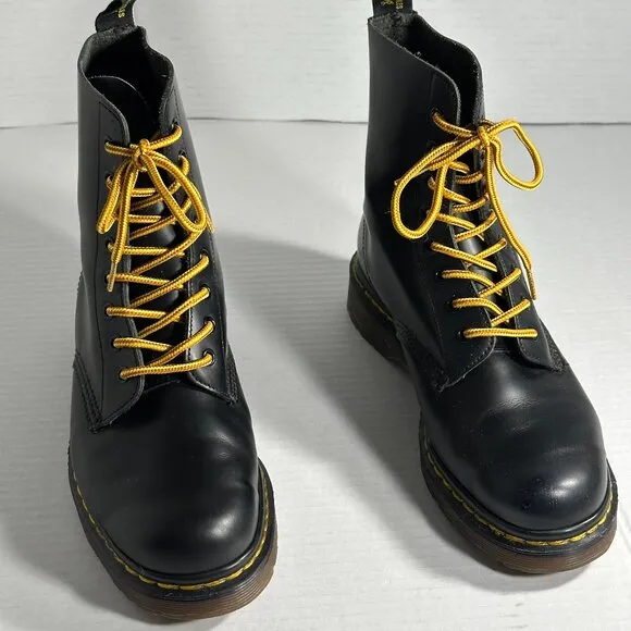 WOMEN'S SIZE 6 DR MARTENS BLACK BOOTS