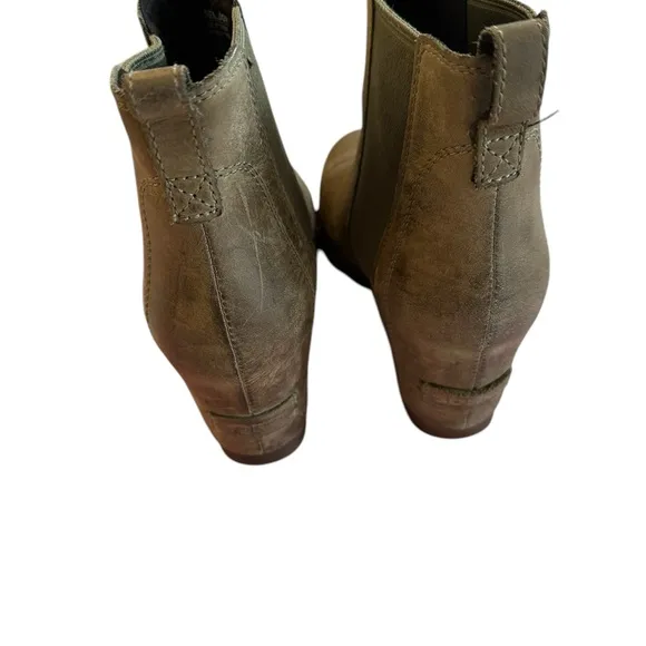 Womens SOREL Lea Elk II Peatmoss Olive Green Leather Hidden Wedge Chelsea 7.5