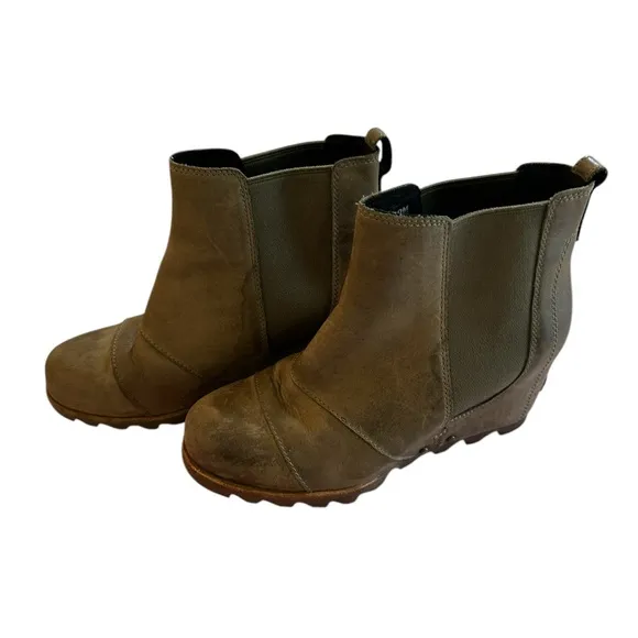 Womens SOREL Lea Elk II Peatmoss Olive Green Leather Hidden Wedge Chelsea 7.5
