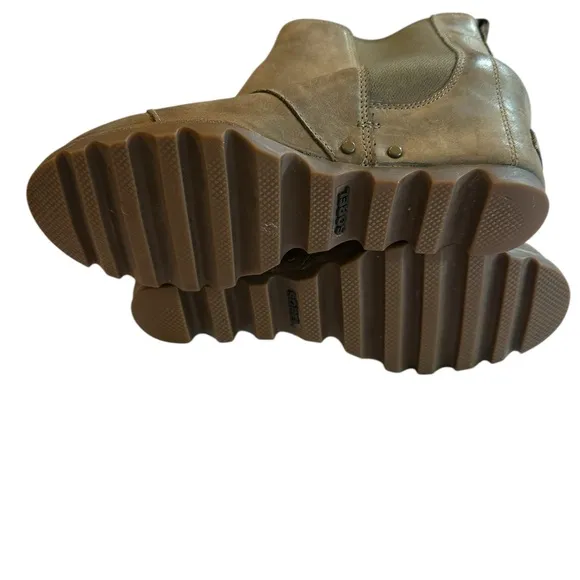 Womens SOREL Lea Elk II Peatmoss Olive Green Leather Hidden Wedge Chelsea 7.5
