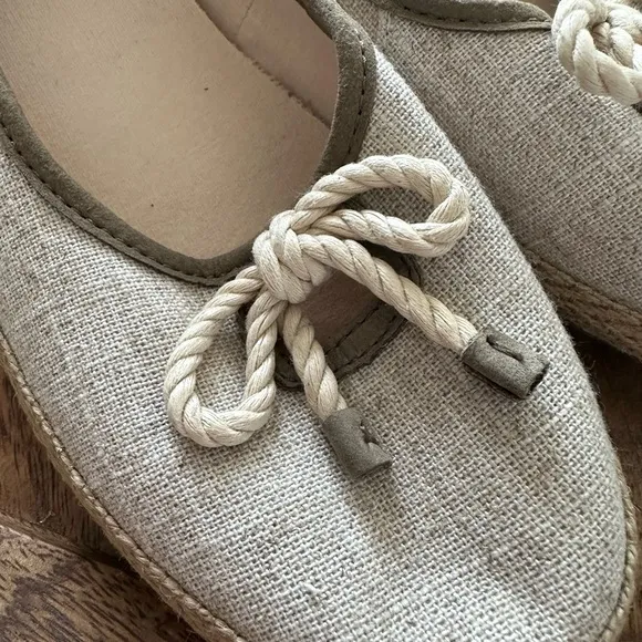 Womens UGG canvas tan bow flats espadrilles sz. 8