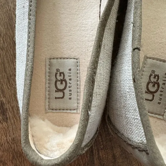 Womens UGG canvas tan bow flats espadrilles sz. 8