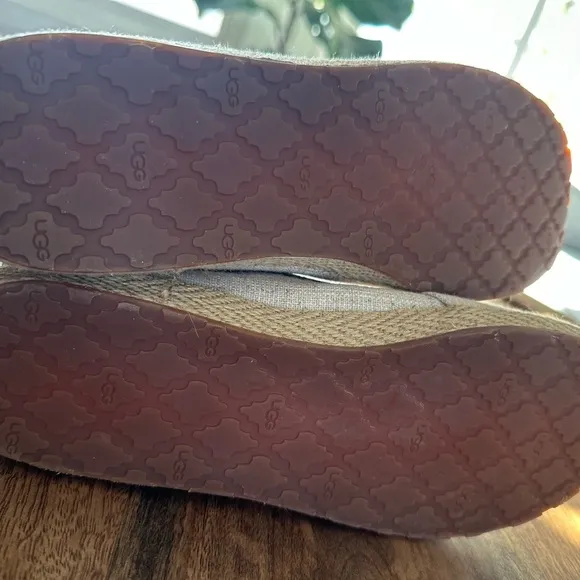 Womens UGG canvas tan bow flats espadrilles sz. 8