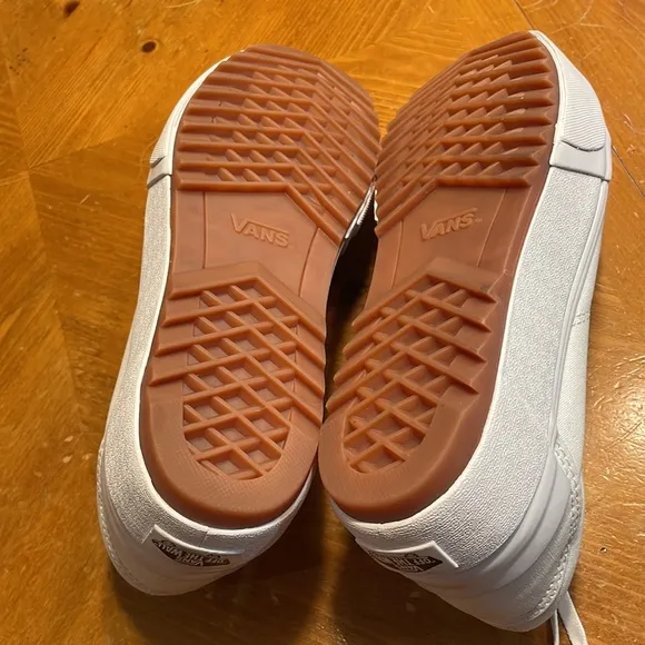 Women’s Vans Sneakers Old Skool Stacked Platform White Canvas Size 11 NEW