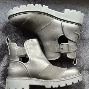 Women's Black Ugg Ankle Combat Buckle Boots | Chunky Sole | Size 11