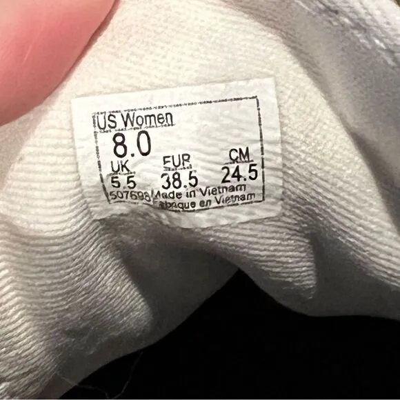 Women’s white suede low top Vans size 8