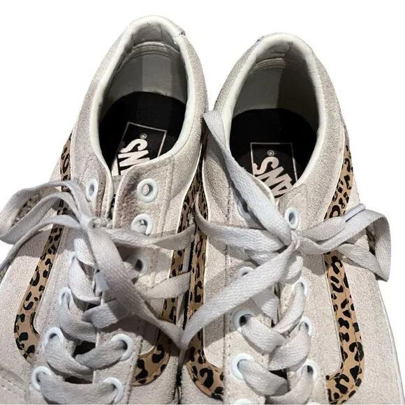 Women’s white suede low top Vans size 8