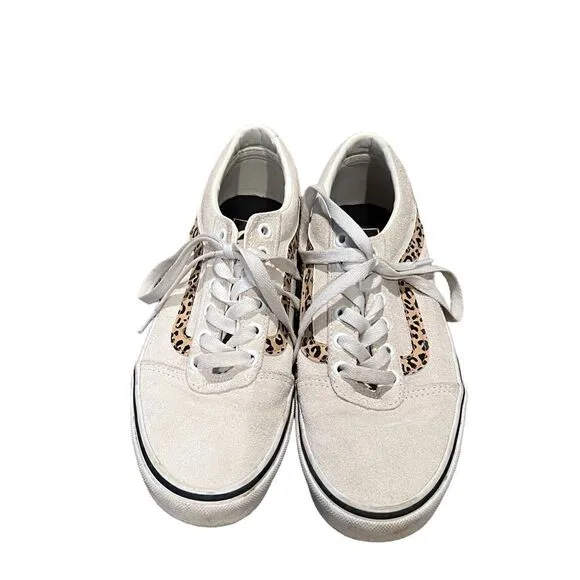 Women’s white suede low top Vans size 8