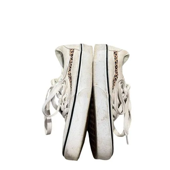 Women’s white suede low top Vans size 8