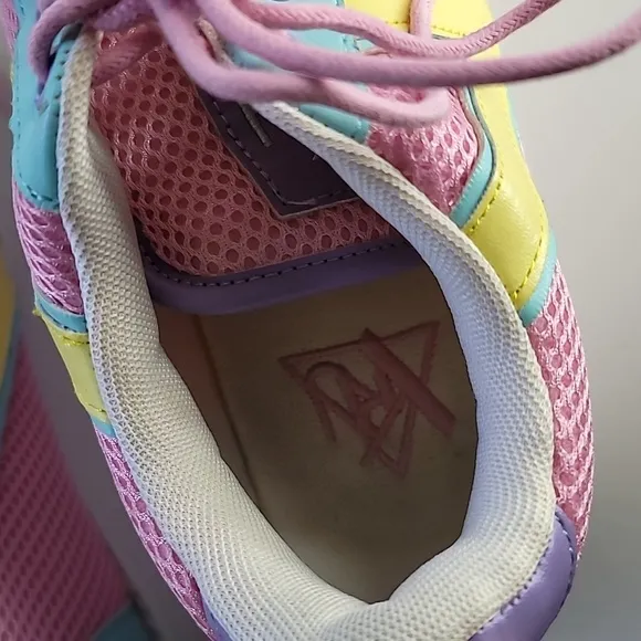 XTRA by YRU Karazii Platform Sneakers - Pastel Size 9