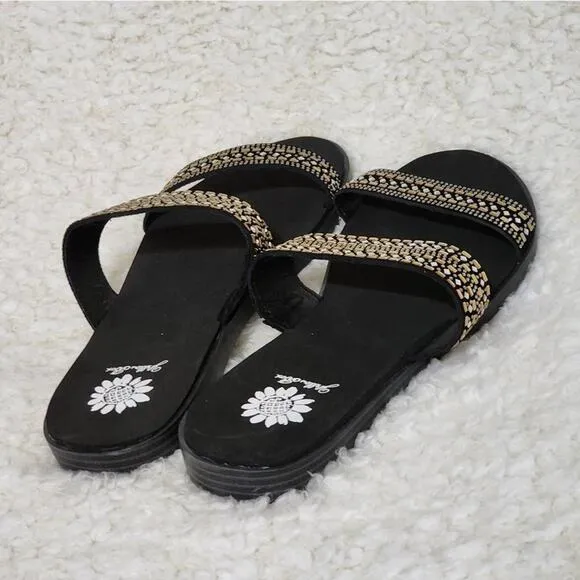 Yellow Box Delfie Metallic Multi strap sandal size 9.5 new!!!
