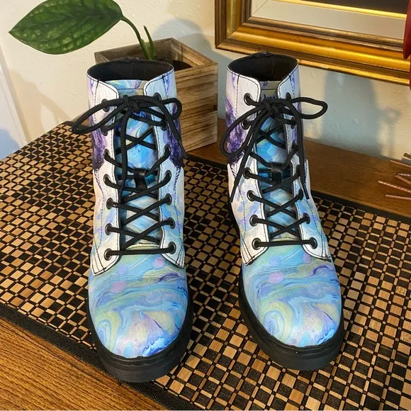 Yes we Vibe Boots Woman’s 6M Tie dye blue white combat Chelsea Boots lace ups