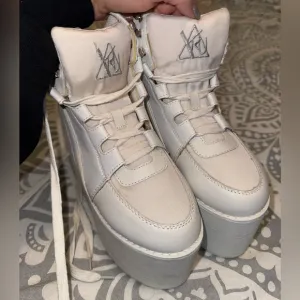 YRU qozmo HI platform sneakers