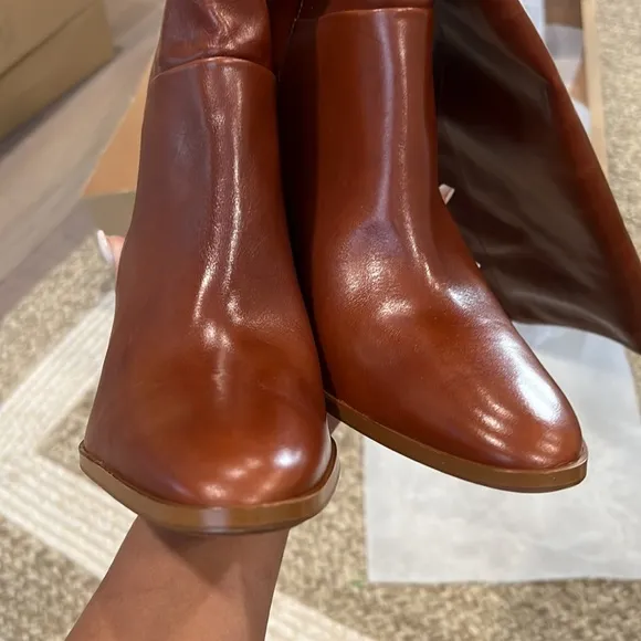 Zara bloggers fave brown leather heeled boots