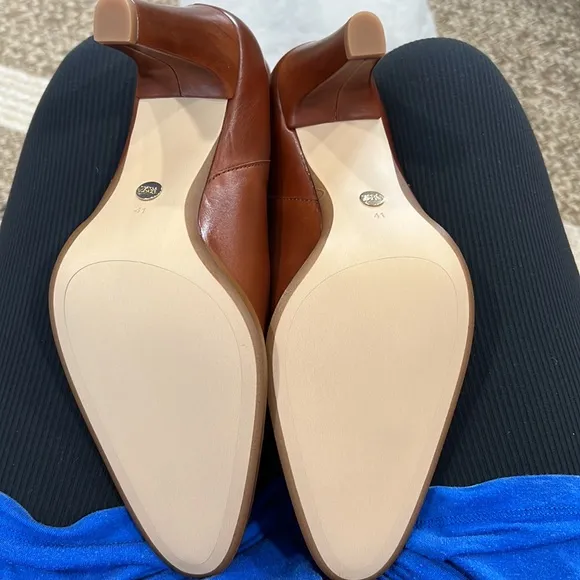 Zara bloggers fave brown leather heeled boots