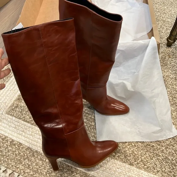 Zara bloggers fave brown leather heeled boots